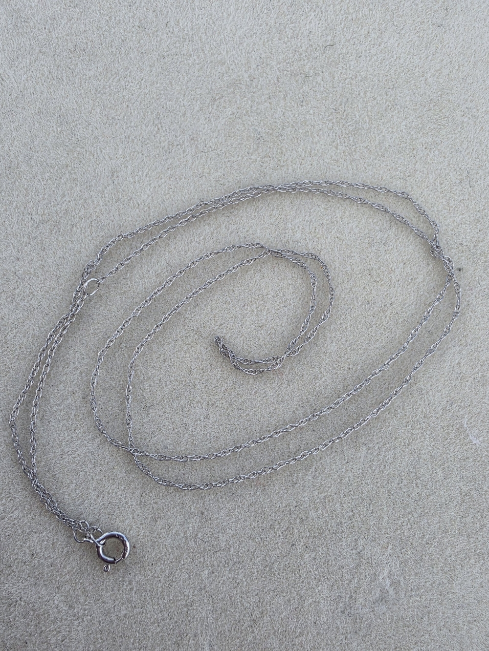 18": 14K Solid White Gold Fine Rope Chain Necklace • 0.40 g
